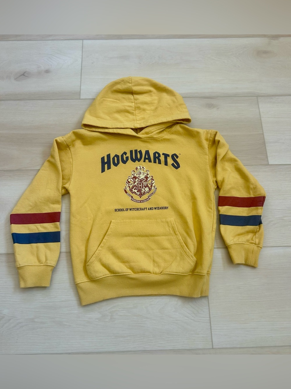 Youth Hogwarts hooded sweatshirt - size 8